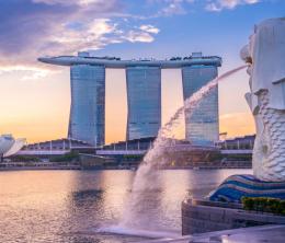 sunrise at the marina in singapore with the iconic building merlion