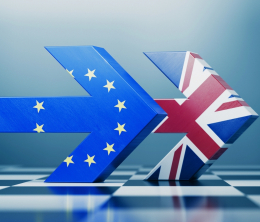 An arrow with the UK flag and an arrow with the EU flag