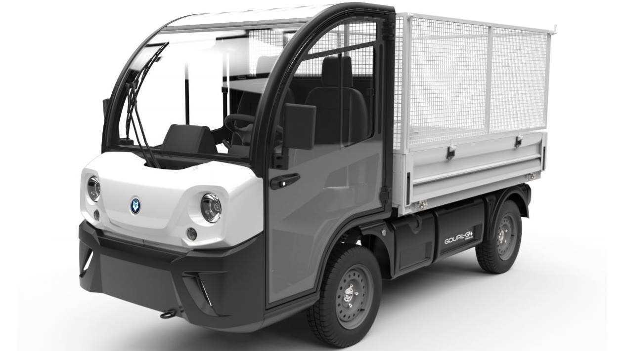  An electric road vehicle with cage body for cleaning and maintenance.