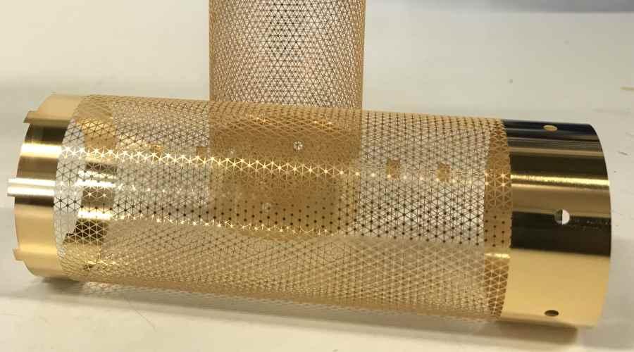 Finely etched, gold-coloured cylindrical components